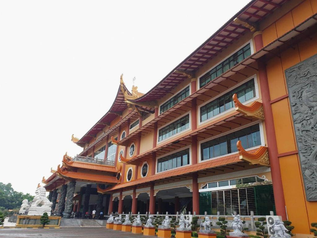 Oyo 2720 Sutomo Inn Медан Экстерьер фото