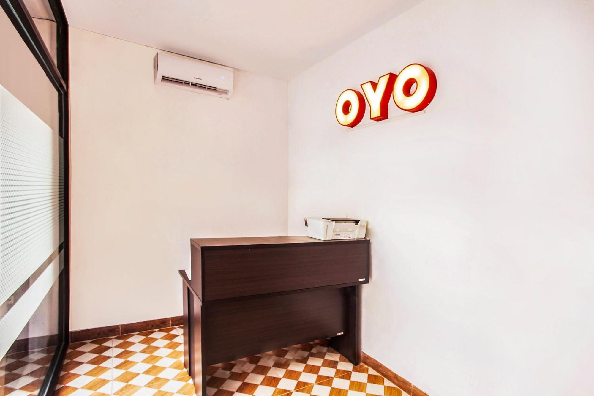 Oyo 2720 Sutomo Inn Медан Экстерьер фото
