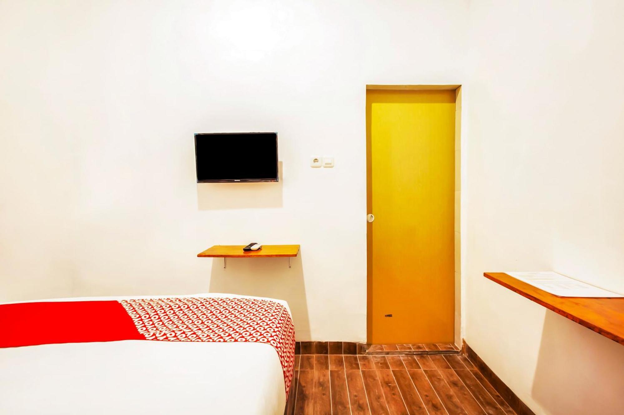 Oyo 2720 Sutomo Inn Медан Экстерьер фото