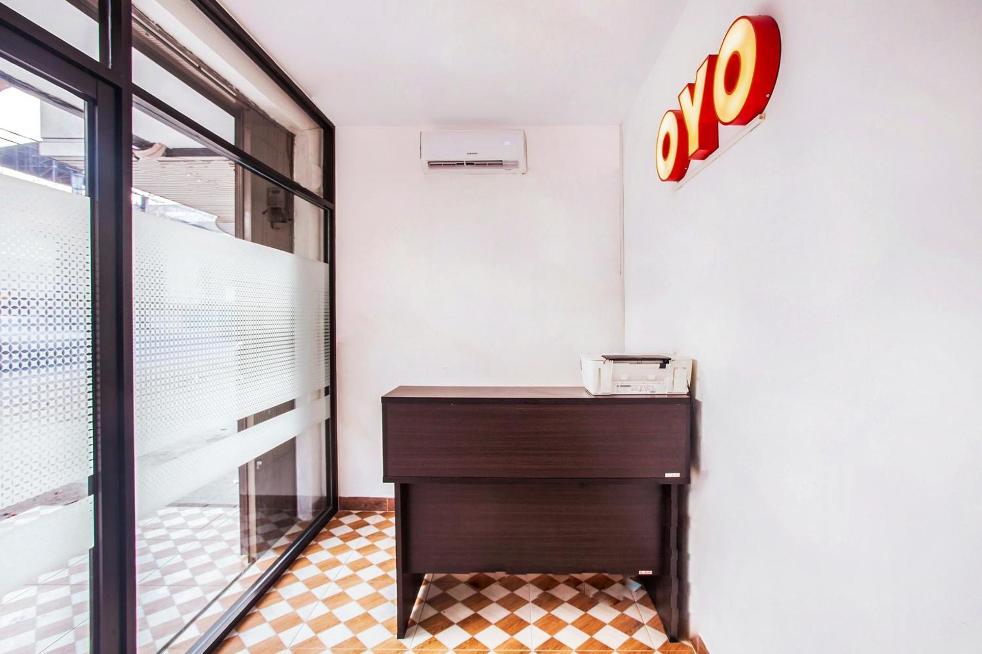 Oyo 2720 Sutomo Inn Медан Экстерьер фото